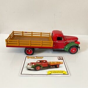 National Motor Museum Mint 1941 Chevy Stake Truch (Green/Red) - 1:32 Die Cast